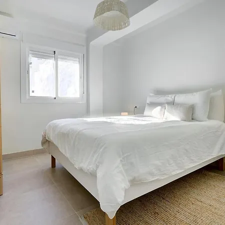 Recently Renovated In Old Town Apartment